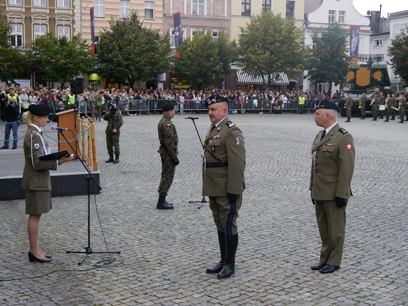 Generał Jarosław Mika mianowany Dowódcą Generalnym RSZ