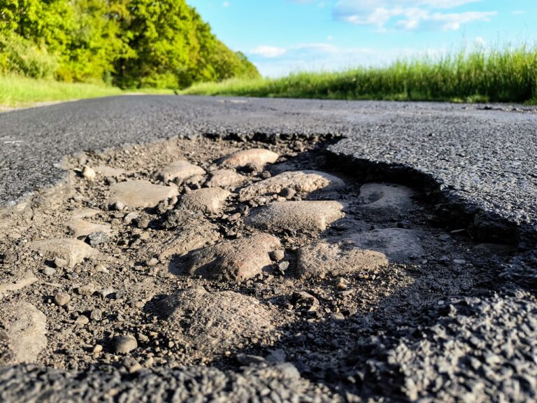 Slalomem pomiędzy dziurami