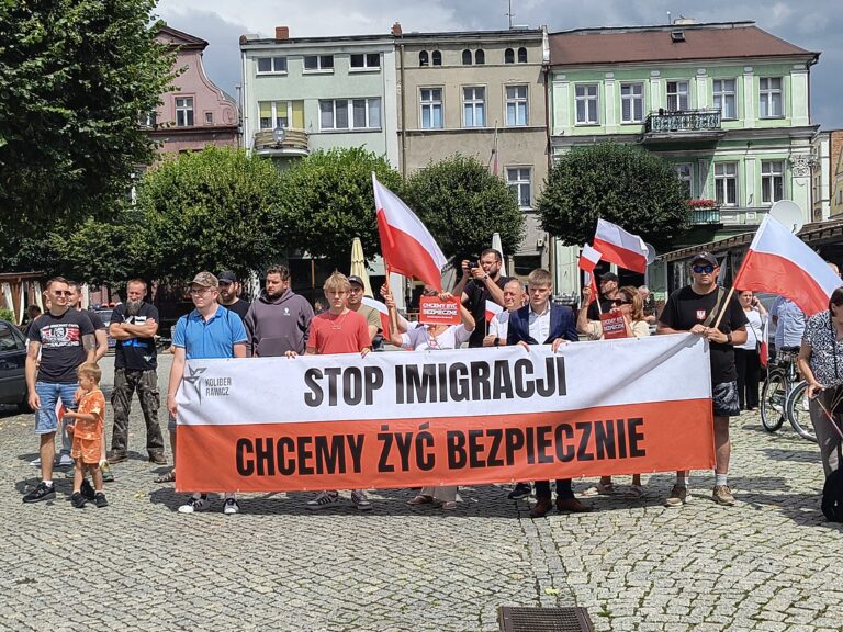 Protest „Stop imigracji” na rynku