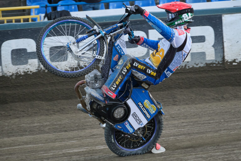 Doyle poprowadził Unię do triumfu w Ostrowie