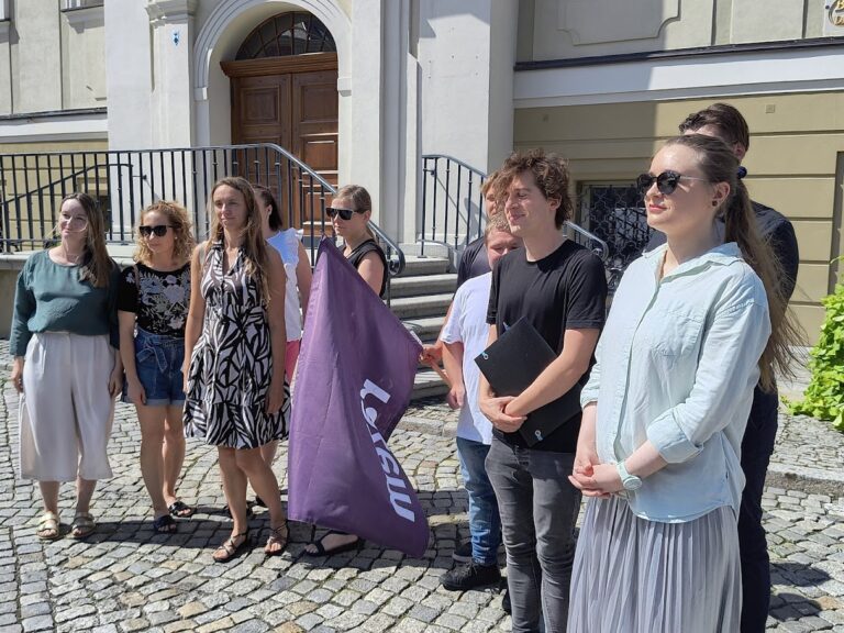 Posłanka Marta Stożek wspiera rodziców walczących o SP1