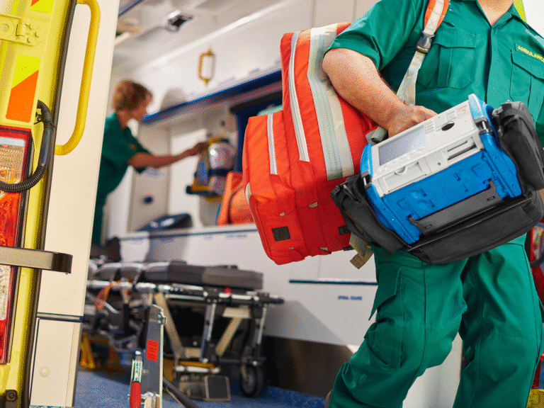 Pijana córka wezwała karetkę do matki. Doszło do ataku na ratowników