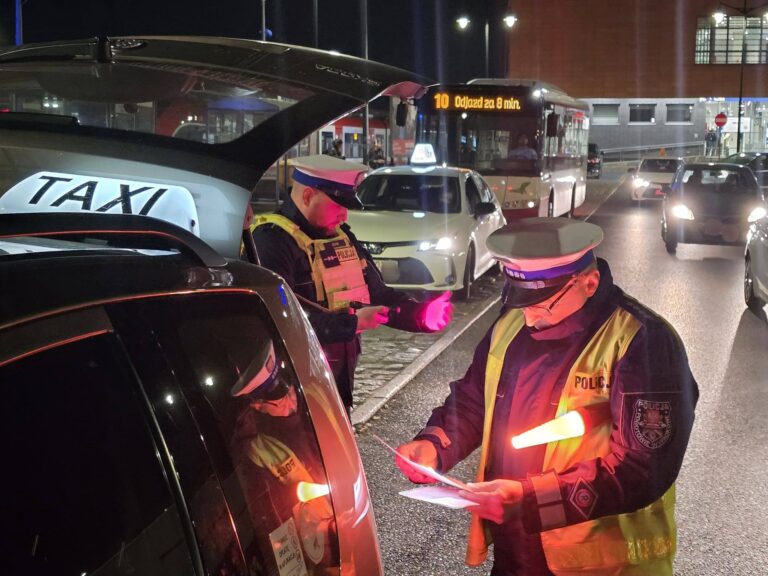 Nocna „akcja taxi” – prawie 50 kontroli, 4 dowody zatrzymane