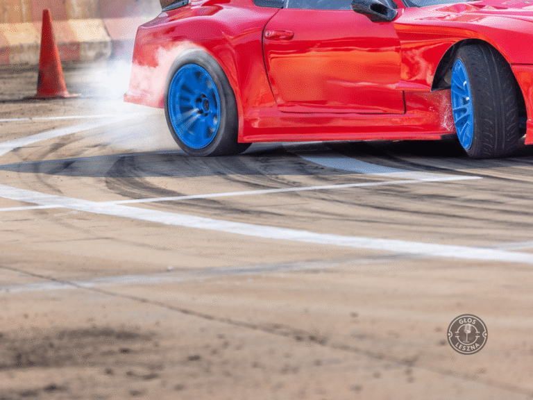 Od dziś zakaz driftu i jazdy na jednym kole