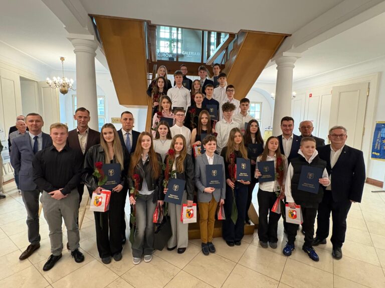 Stypendia i nagrody dla młodych talentów