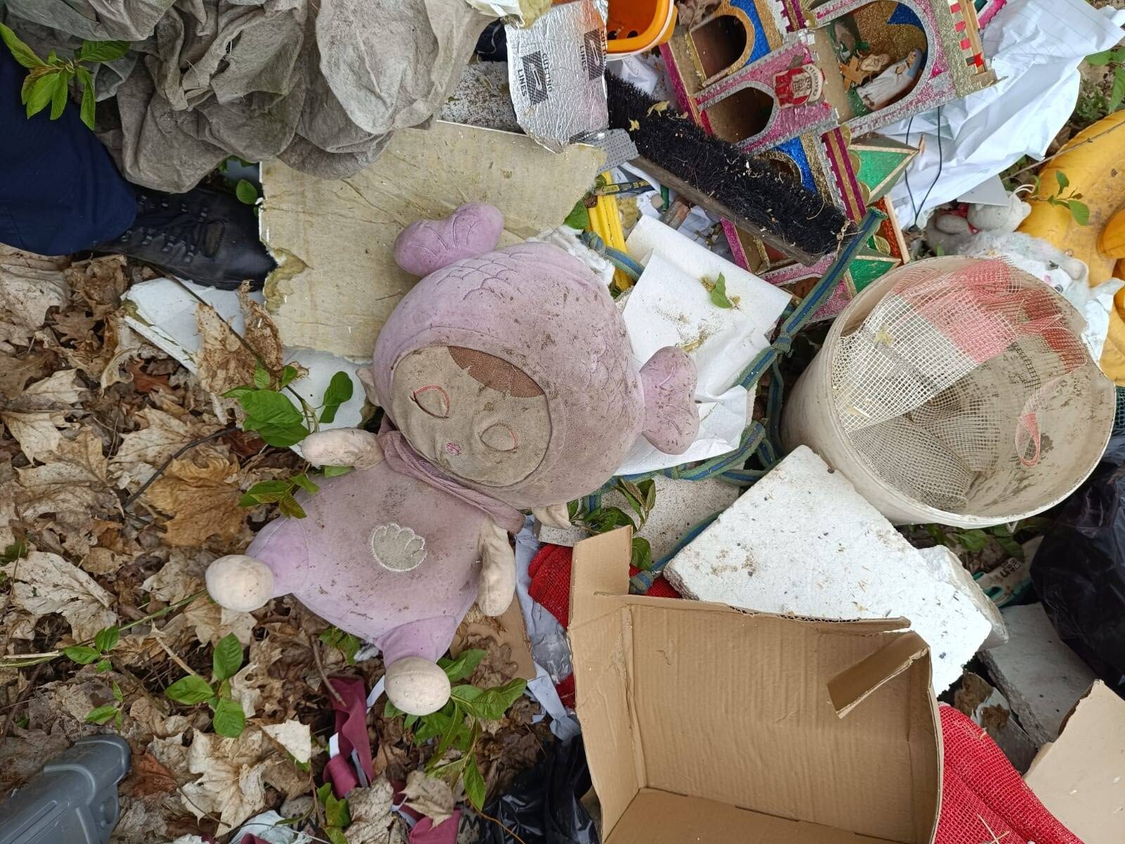 Ukarany za śmieci w lesie