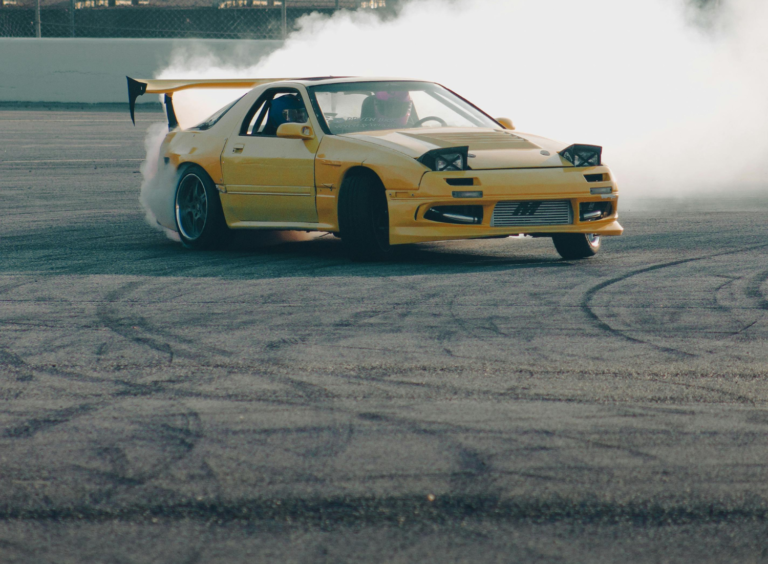 25-latek stracił prawo jazdy po nocnych „przejazdach”