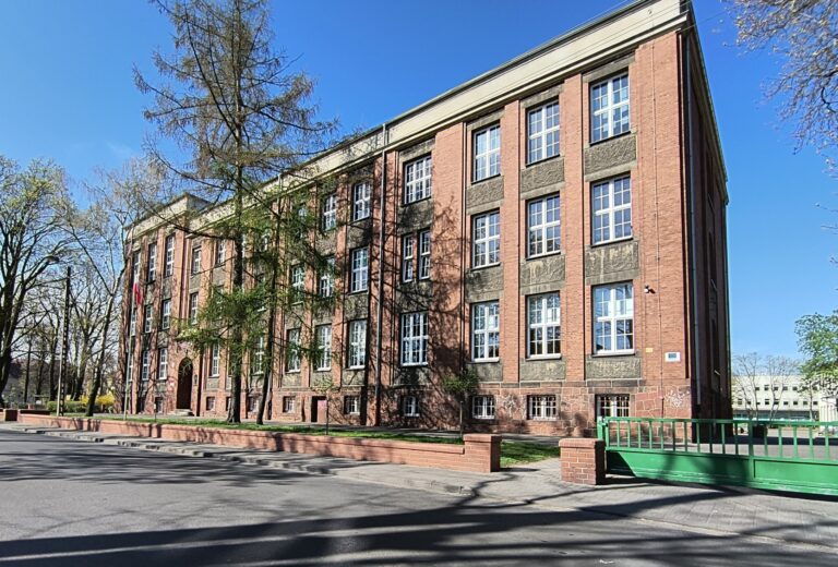 Konkursy na dyrektorów szkół i przedszkoli. Są dwie zmiany