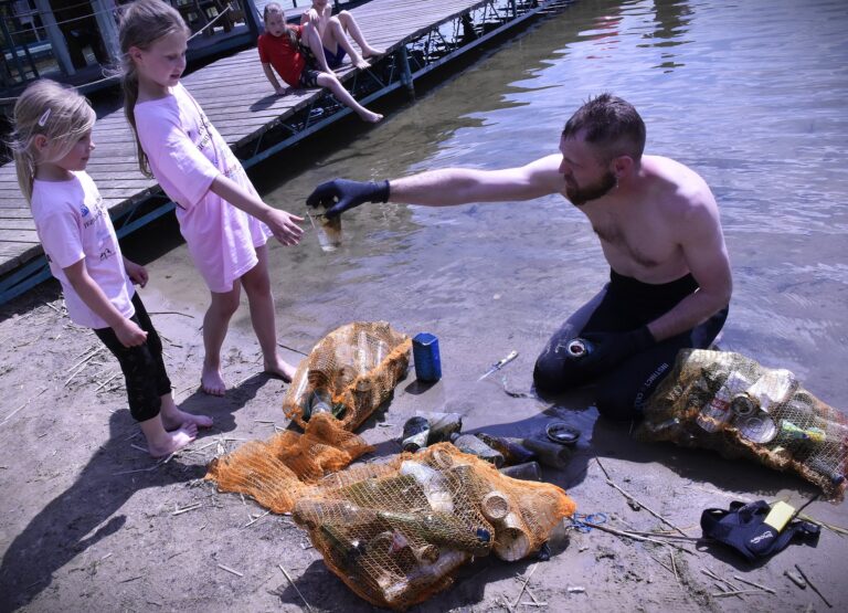 Sprzątali Jezioro Dominickie