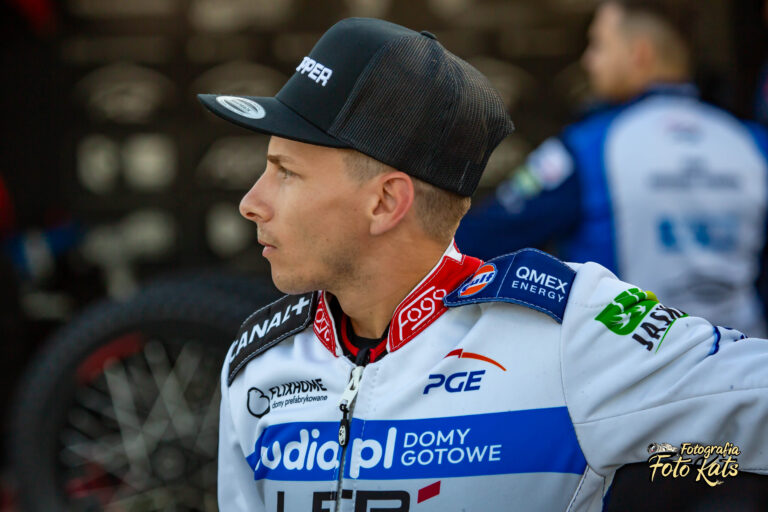 Cook: Niesamowicie jest widzieć wypełniony stadion