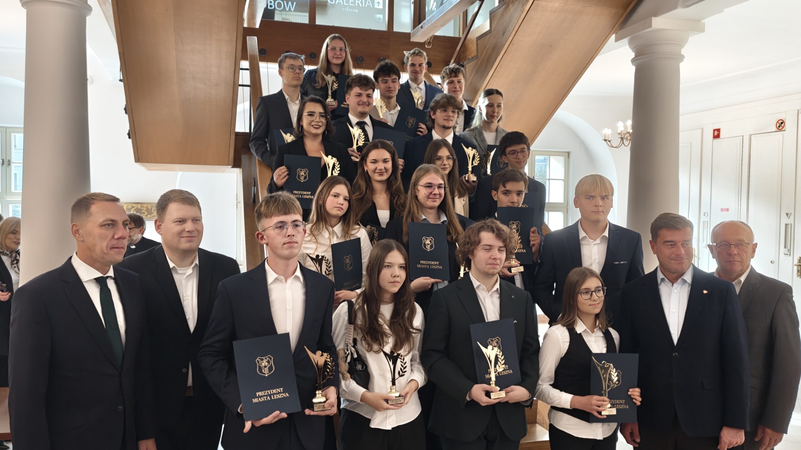Od matematyki po budownictwo. 20 uczniów odebrało Laury Oświaty